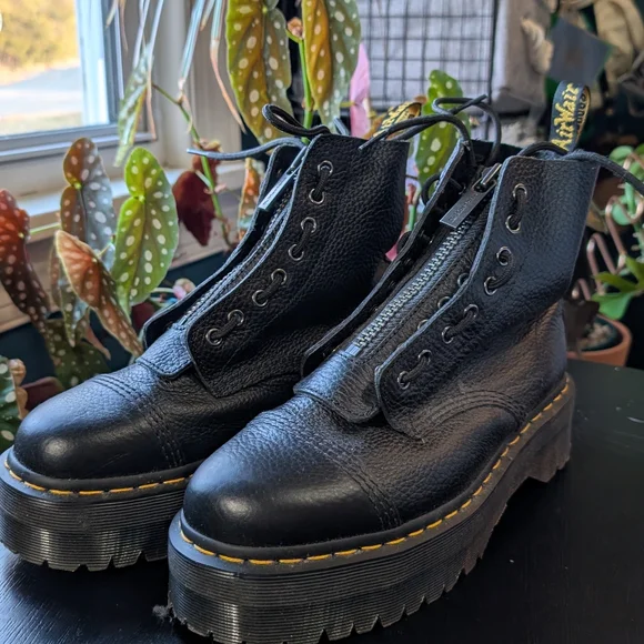 Dr. Martens Sinclair Boots Size 10 - Picture 1 of 5